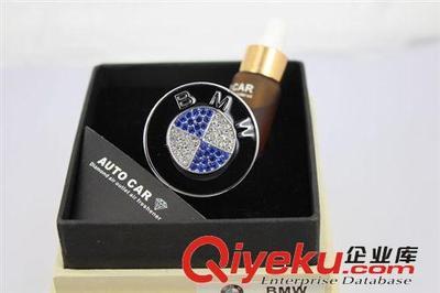 DAD鑲鉆出風(fēng)口 汽車標(biāo)志風(fēng)口香水 奔馳出風(fēng)口香熏 空調(diào)出風(fēng)口香水-饒平縣海山路士達(dá)汽車裝飾用品經(jīng)營(yíng)部提供DAD鑲鉆出風(fēng)口 汽車標(biāo)志風(fēng)口香水 奔馳出風(fēng)口香熏 空調(diào)出風(fēng)口香水的相關(guān)介紹、產(chǎn)品、服務(wù)、圖片、價(jià)格饒平縣海山路士達(dá)汽車裝飾用品經(jīng)營(yíng)部、汽車防爆膜;汽車改裝件;LED燈;汽車飾品;汽車香水;車載小電器;車衣